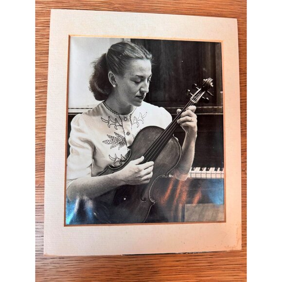 Framed Photo of Woman with Violin + 1993 Handwritten Letter from Mother to Son - Picture 4 of 10